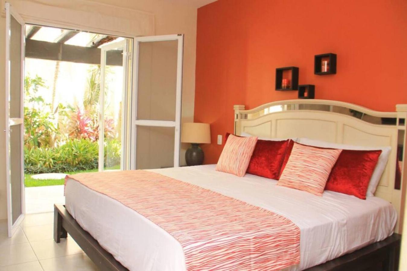 Playa Paradise Getaway. Cozy 2br In The Heart Of Playa * Playa del Carmen