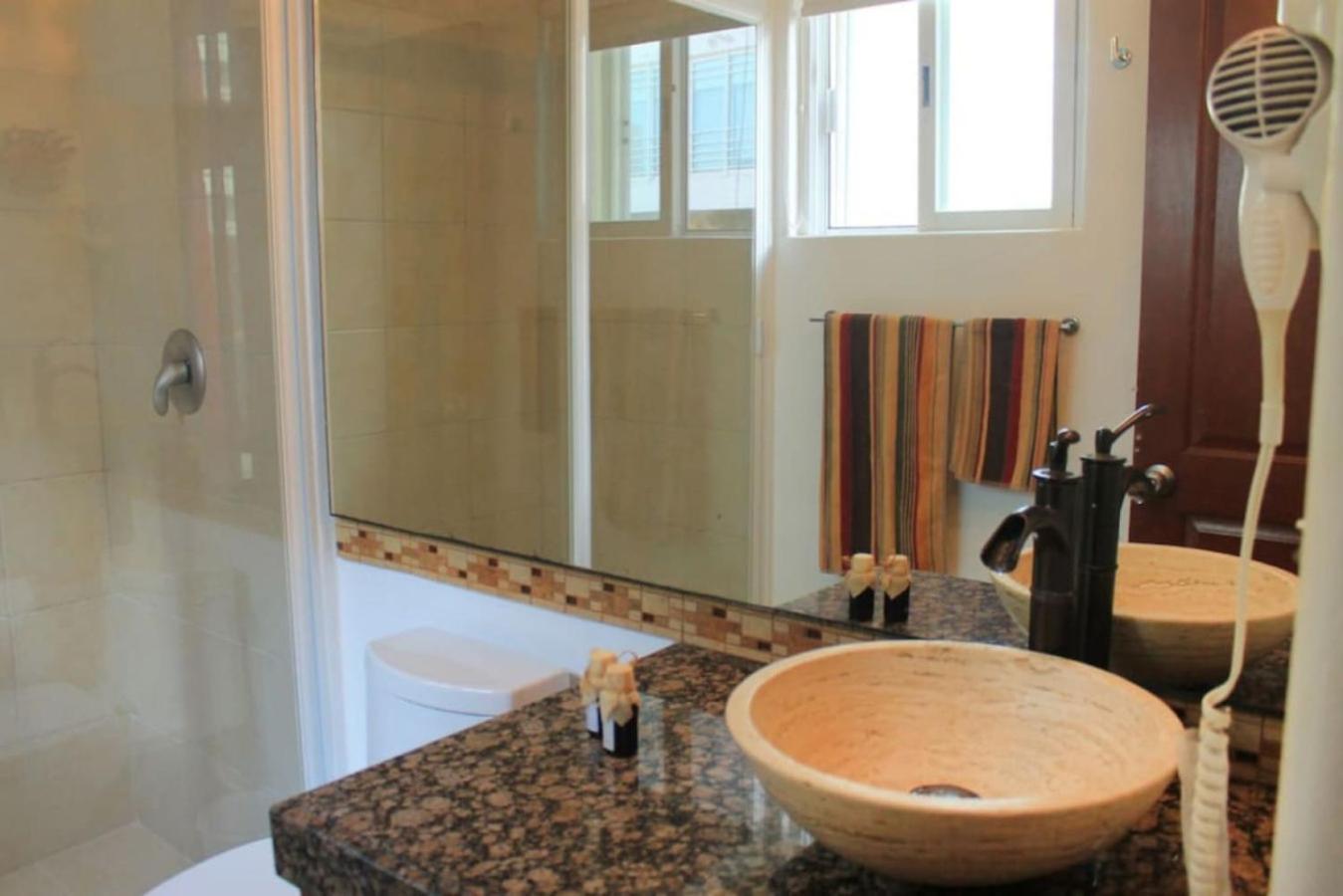 Playa Paradise Getaway. Cozy 2br In The Heart Of Playa Apartamento